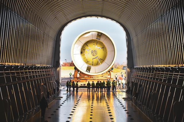 NASA image: SLS Liquid Hydrogen Tank Test Article Moved at NASA’s Michoud Assembly Facility